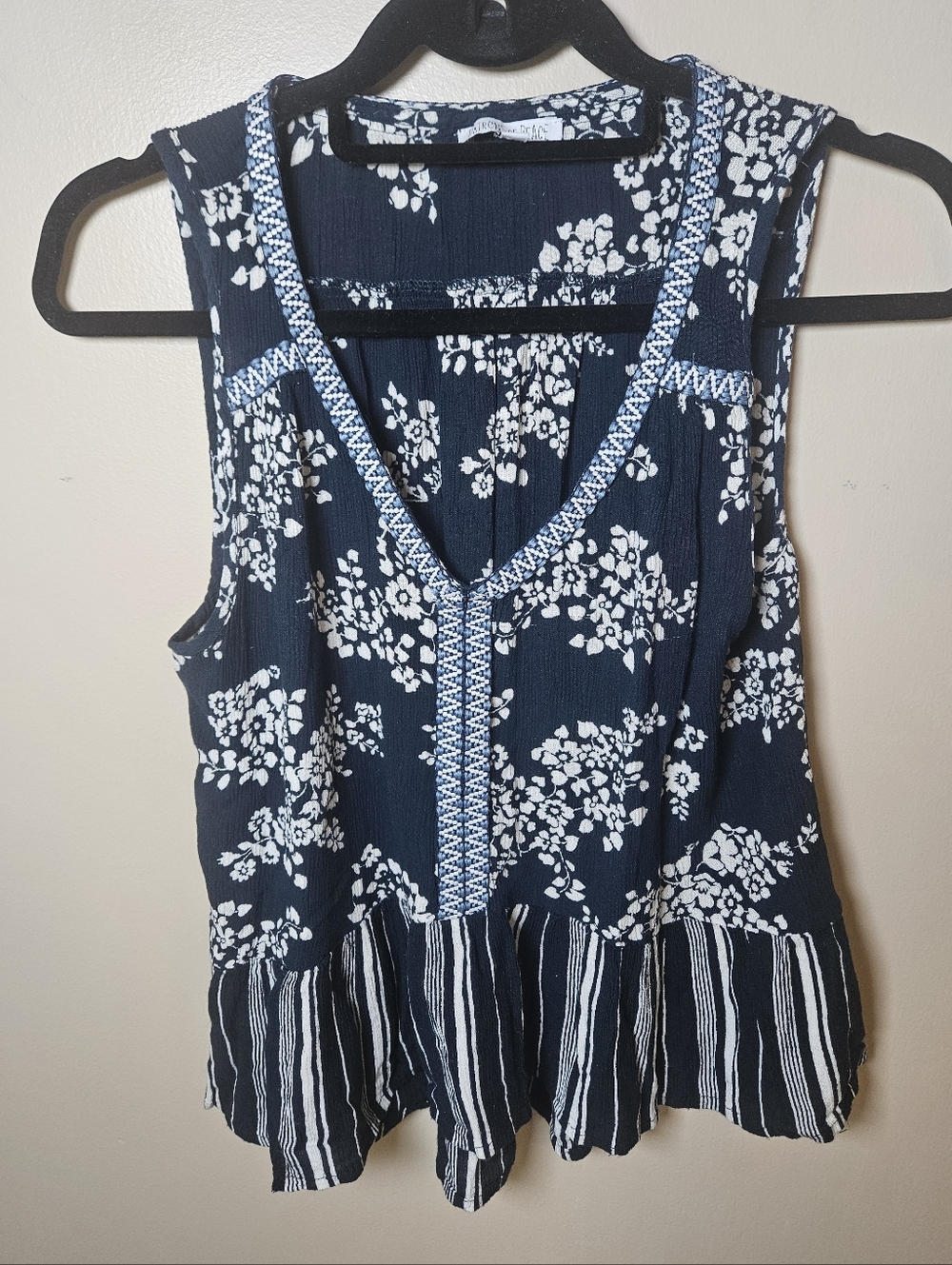 Patrons Of Peace Navy White Rayon Vneck Floral Lightweight Tank Medium